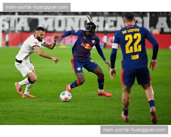 深度复盘：弗赖堡如何用高效防反战术零封门兴格拉德巴赫