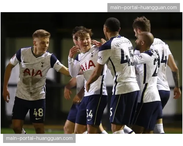 速报：本泽马超越C罗，成为欧冠历史上通过反击进球最多的球员